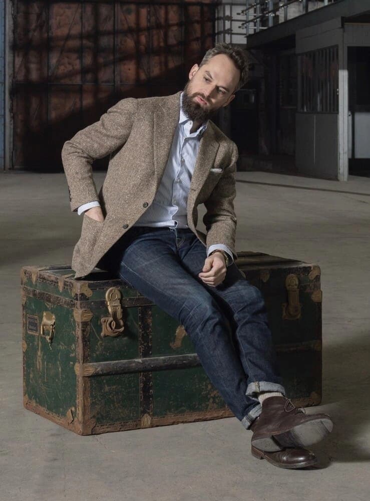 Homme en veste tweed