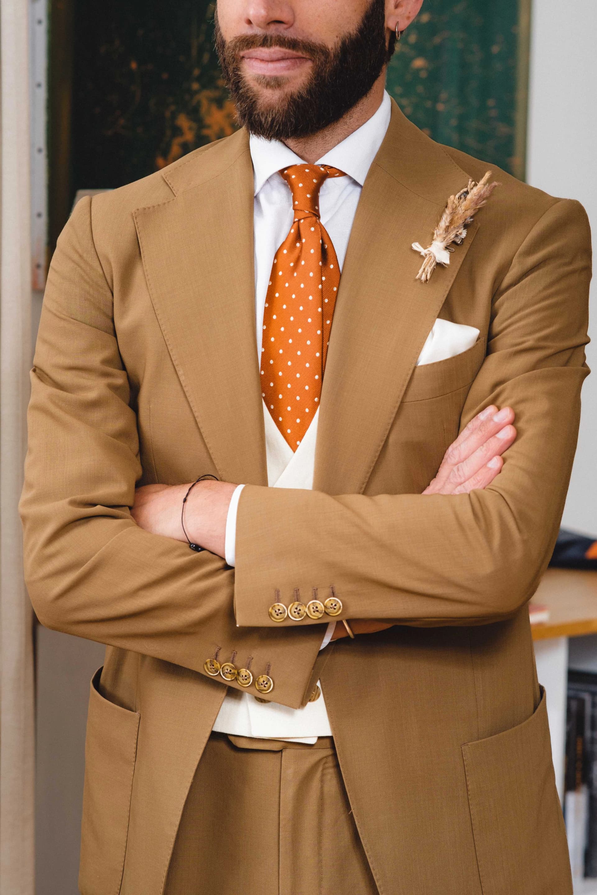 Outils de tailleur traditionnels - ciseaux, mètre ruban et instruments de couture